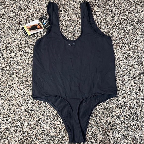 Maidenform Seamless Slimming Black Thong Bodysuit Woman’s Size M | NWT - Picture 6 of 9